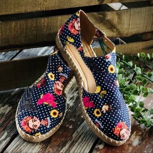 Frida Kahlo Closed Toe Sandals Slim Size Ankle Tie